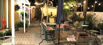 Cozy Villa 10 minutes walk to riverwalk, Hemispher park and convenstion center.