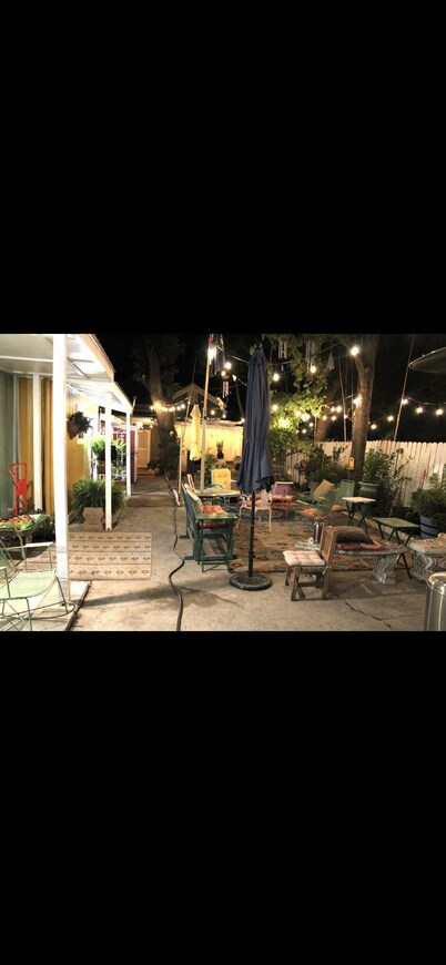 Cozy Villa 10 minutes walk to riverwalk, Hemispher park and convenstion center.