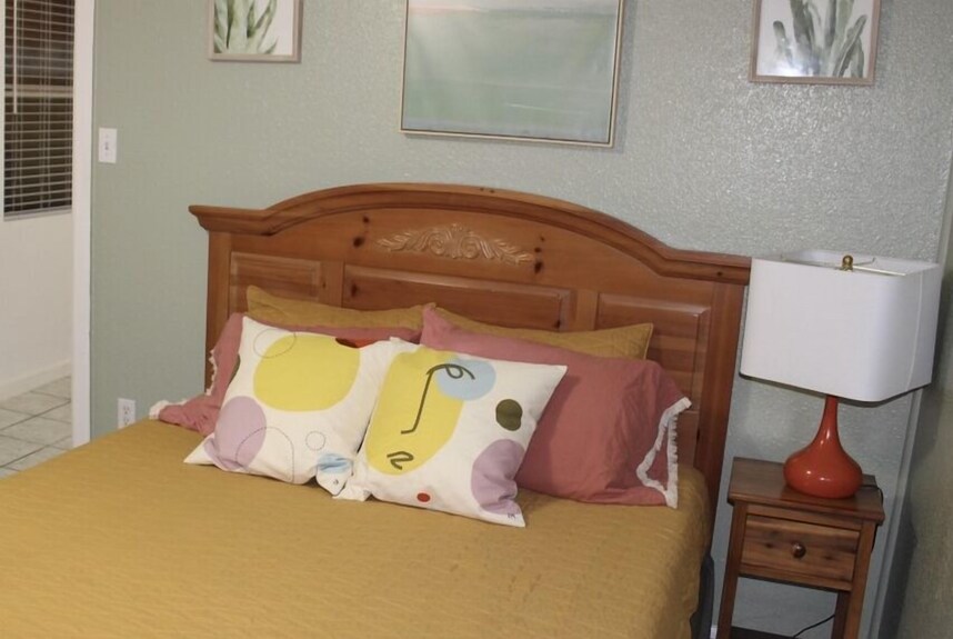 Cozy Villa 10 Minutes Walk To Riverwalk, Hemispher Park And Convenstion Center. - San Antonio, TX