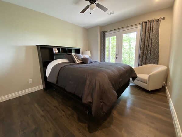 4 bedrooms, desk, iron/ironing board, free WiFi