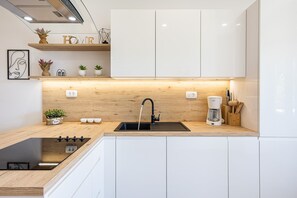 Kühlschrank, Ofen, Herdplatte, Geschirrspüler