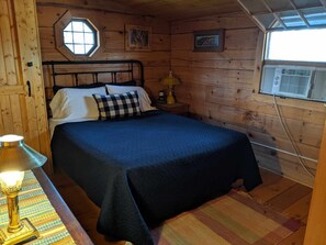 3 bedrooms, bed sheets - Amish-Built Cabin in the Driftless Area (Boscobel)