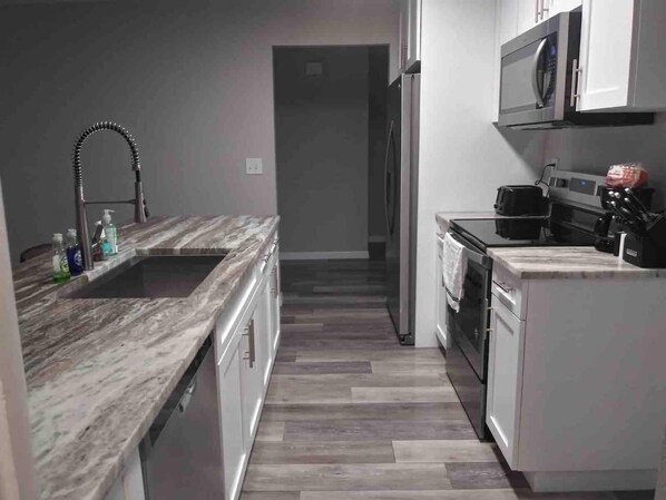 Fridge, microwave, oven, stovetop - Entire House -Private Pool 3 Bedrooms 2 Baths (Oldsmar)