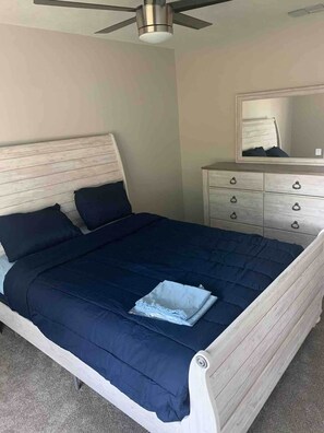 3 bedrooms, desk, iron/ironing board, travel crib - Entire House -Private Pool 3 Bedrooms 2 Baths (Oldsmar)