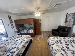 4 bedrooms, WiFi, bed sheets