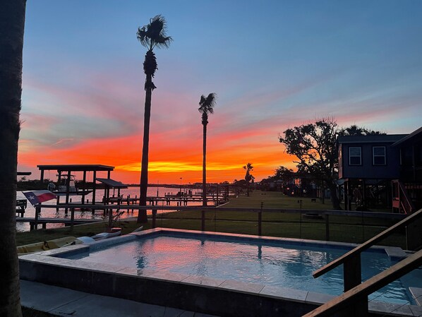 Pool - Best Texas Fishing, Waterfront with a Swimming Pool and Pet Friendly (Bay City)