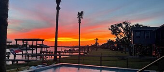 Best Texas Fishing, Waterfront with a Swimming Pool and Pet Friendly