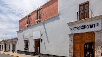 Fachada de la propiedad