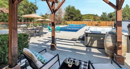 Villa in Wine Country, King Beds & Jacuzzi