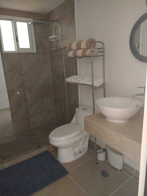 Shower, hair dryer, towels, soap - Departamento Increíble en Dreams Lagoon (cancun)