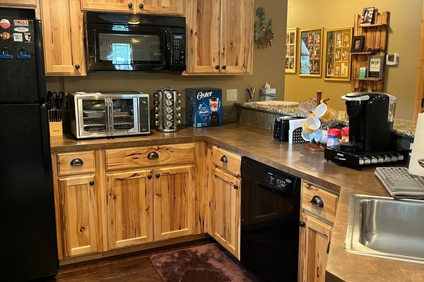 Jääkaappi, mikroaaltouuni, uuni, liesi