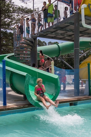 Seasonal outdoor pool, pool umbrellas - Camp Cardinal Gloucester Point (Hayes)
