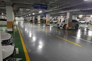 Free self parking - Xishihui Hotel (Mishan)