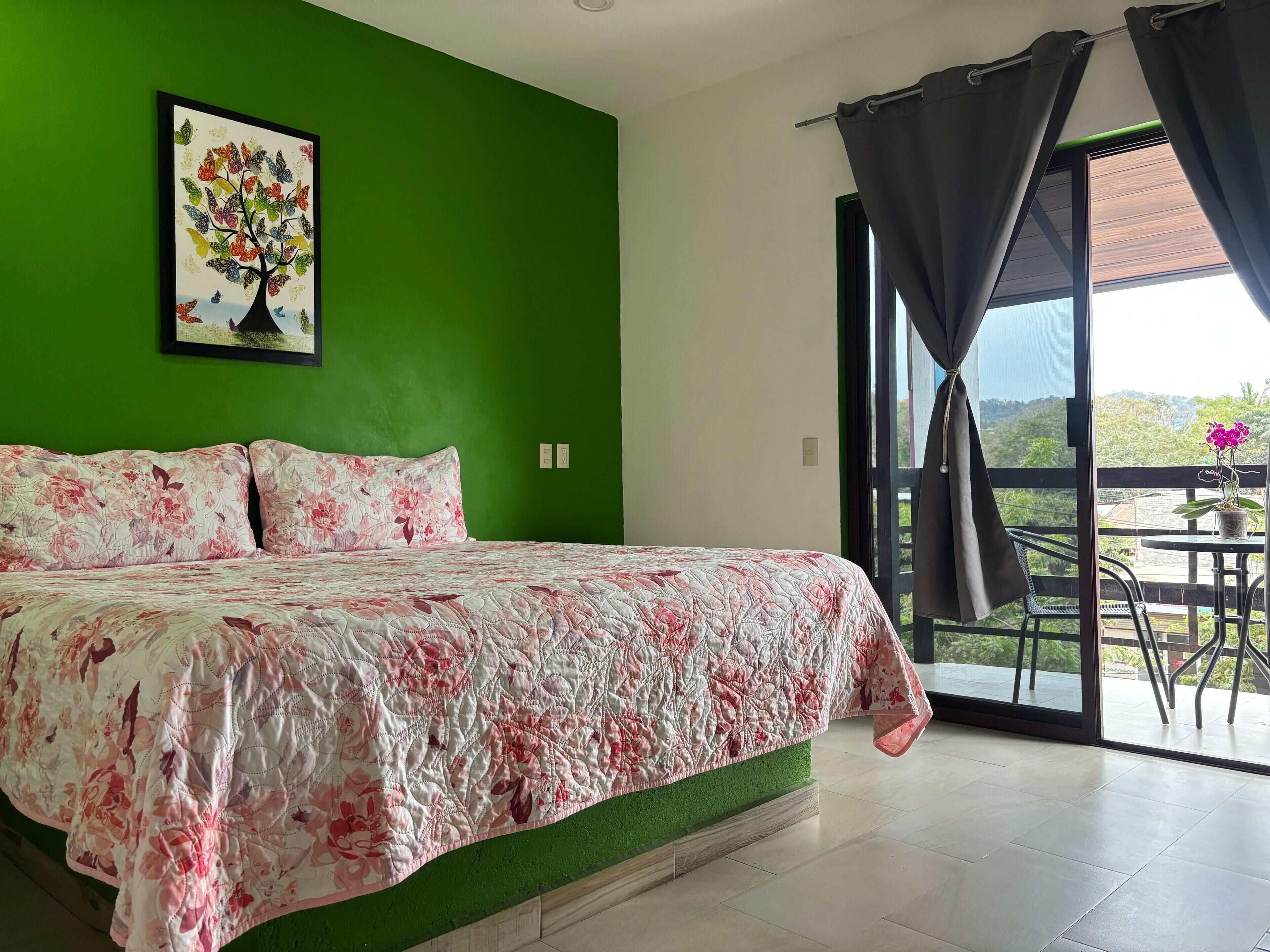 全景客房, 1 張特大雙人床, 吸煙房, 城市景觀 | 1 間臥室、羽絨被、床單