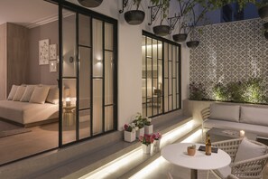 Gallery Suite, 1 King Bed with Sofa bed, Non Smoking, Kitchen | Terrace/patio