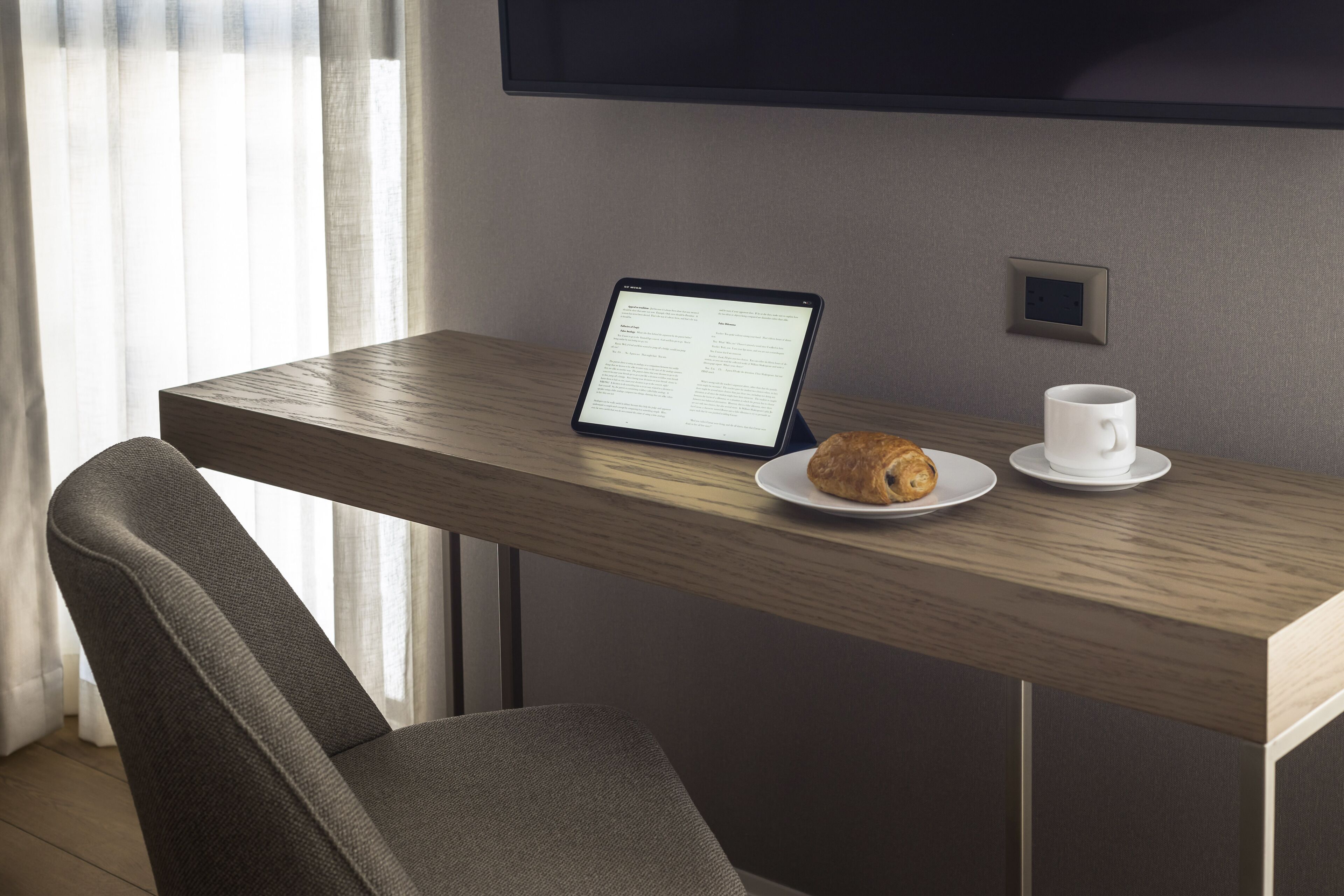 design apartment, 1 king bed with sofa bed | minibar, in-room safe, individually furnished, free wifi