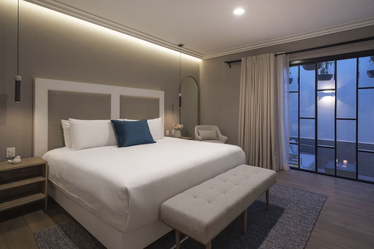 Suite Galeri, 1 Tempat Tidur King dengan tempat tidur Sofa, Bebas Asap Rokok, dapur | Minibar, brankas, dan Wi-Fi gratis