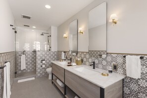 Bathroom - Casa Cleo Boutique Stays by Viadora (Mexico City)