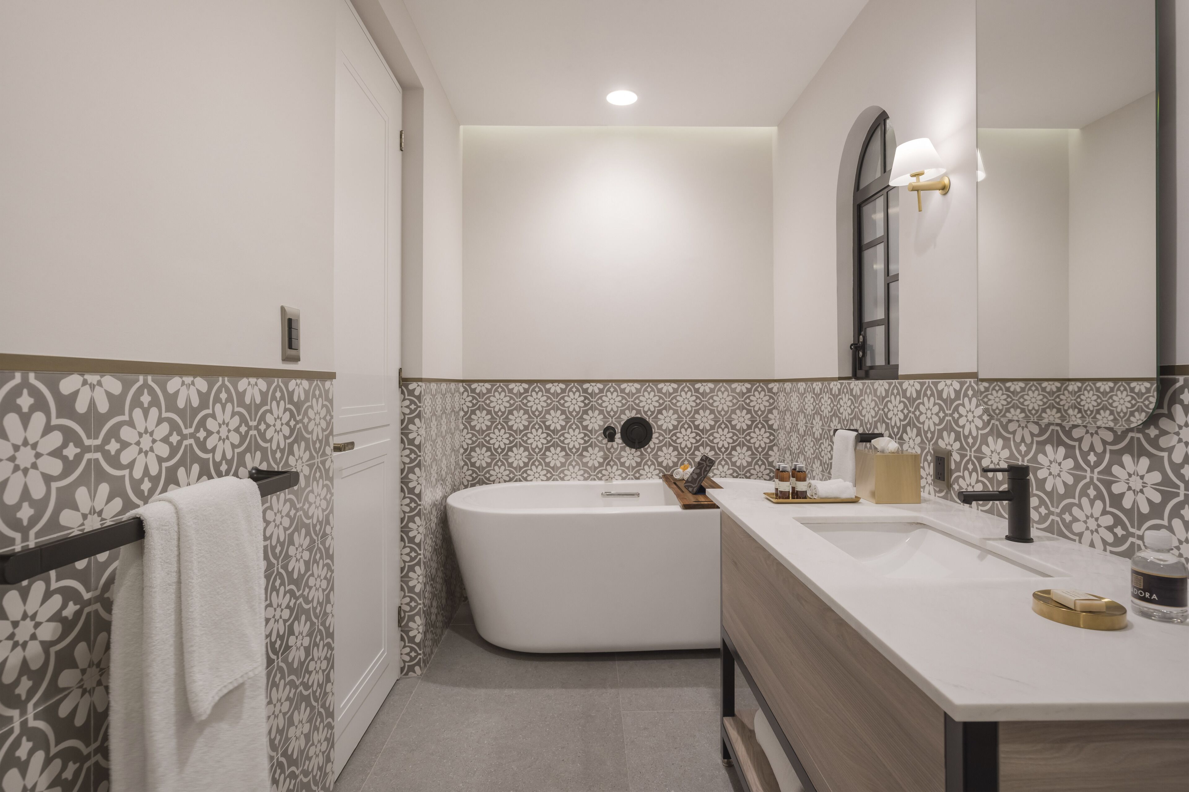 gallery suite, 1 king bed with sofa bed, non smoking, kitchen | bathroom | separate bathtub and shower, hair dryer, towels