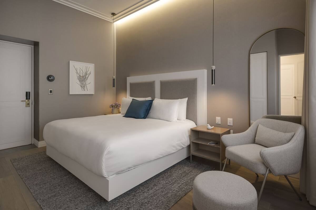 Kamar Kota | Minibar, brankas, dan Wi-Fi gratis