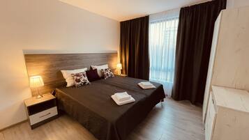 Luxury Apartment, 1 Bedroom, Smoking, Mountain View | 1 bilik tidur, peralatan tempat tidur premium, dihias secara berasingan