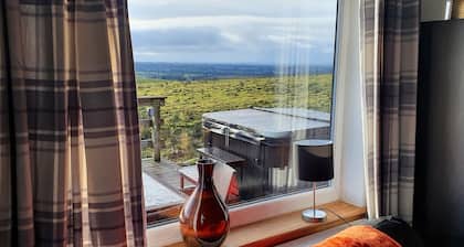 Tay Lodge 3 bedroom 2 bathroom with stunning views and hot tub