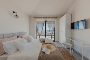 3 bedrooms, desk, soundproofing, iron/ironing board