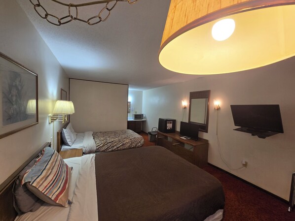 Rom, 2 queensize-senger, ikke-røyk | Skrivebord, strykejern/-brett, wi-fi (inkludert) og sengetøy