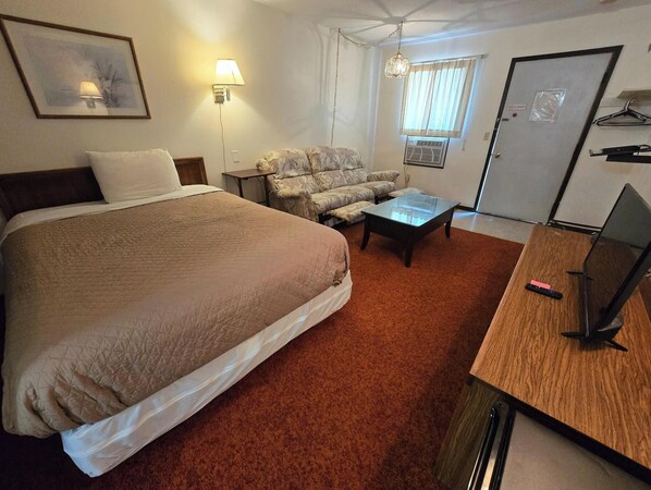 مكتب ومكواة/لوح كي وواي فاي مجانًا وملاءات أسرّة