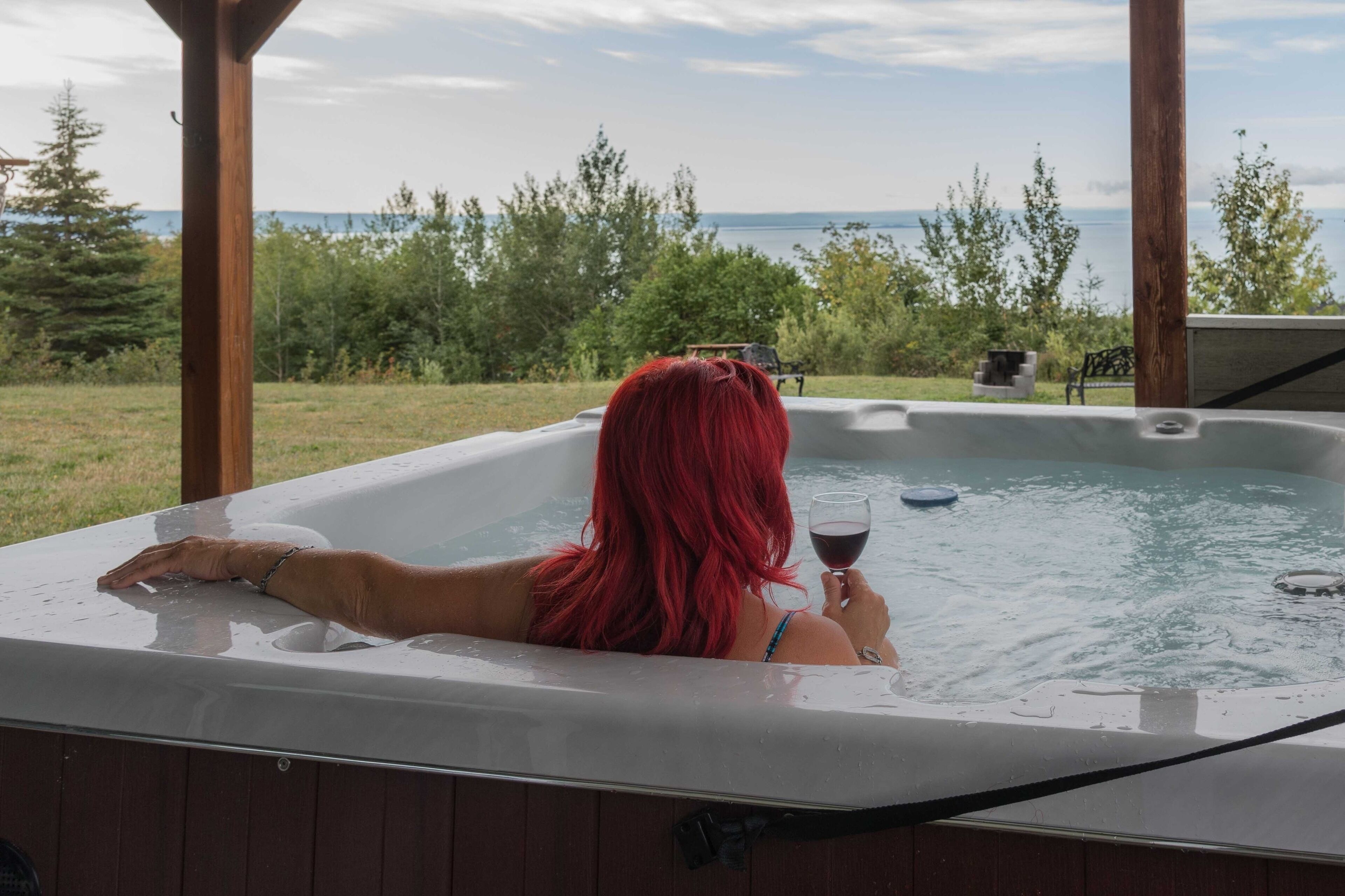 Outdoor spa tub
