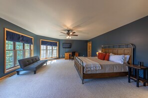 5 bedrooms, desk, iron/ironing board, free WiFi