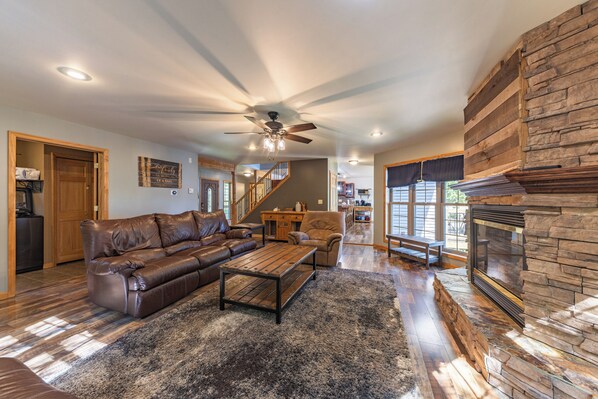 Smart TV, fireplace, table football, ping pong