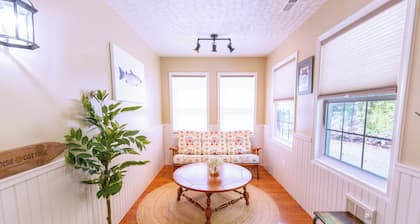 Enjoy Relaxing at Riverfront Property 4 miles from Sandstone Falls!