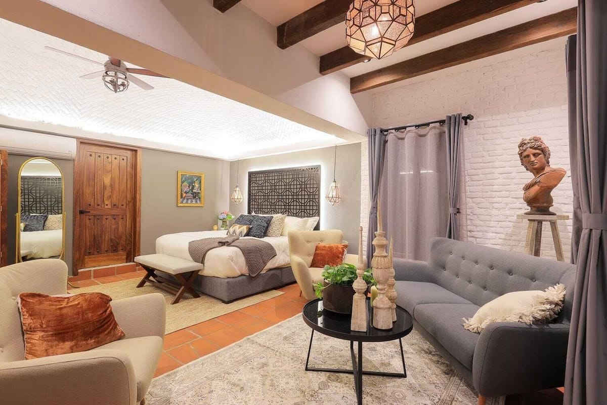 Suíte estúdio luxo | Cofres nos quartos, Wi-Fi de cortesia, roupa de cama