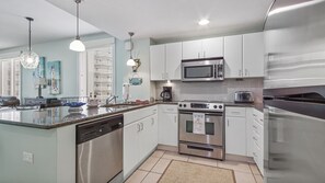 Refrigerador, microondas, horno y parrilla de estufa 