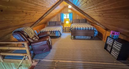 Cabin with private dock and large yard space!