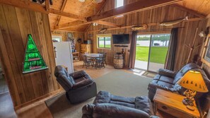 TV - Cabin with private dock and large yard space! (Butternut)