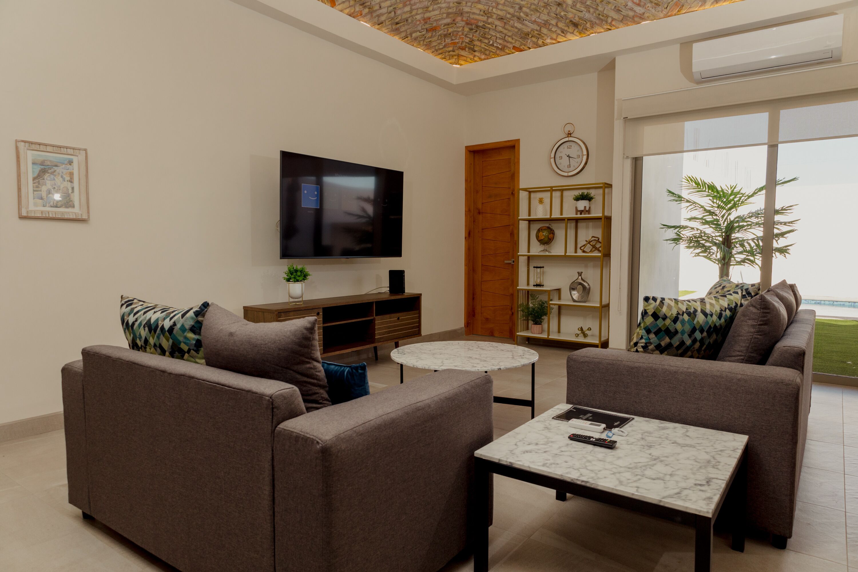 TV, Netflix, streaming services