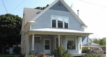 Aunt Janes 2: Large House in Downtown Put in Bay!