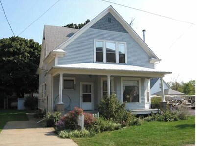 Aunt Janes 2: Large House in Downtown Put in Bay!