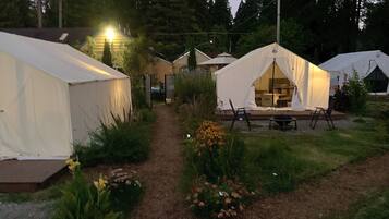 Luxury Tent, 1 Queen Bed | Free WiFi, bed sheets