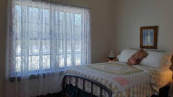 2 室のベッドルーム、アイロン / アイロン台、WiFi (無料)、ベッドシーツ