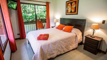 2 bedrooms, premium bedding, down comforters, laptop workspace