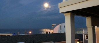 Luxury seaside home, ocean block, centrally located