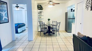 2 bedrooms, iron/ironing board, free WiFi, bed sheets - Casa de Harmon 7 min to Strip/Airport w/ 2 master bed (Las Vegas)