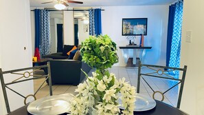 Smart TV - Casa de Harmon 7 min to Strip/Airport w/ 2 master bed (Las Vegas)