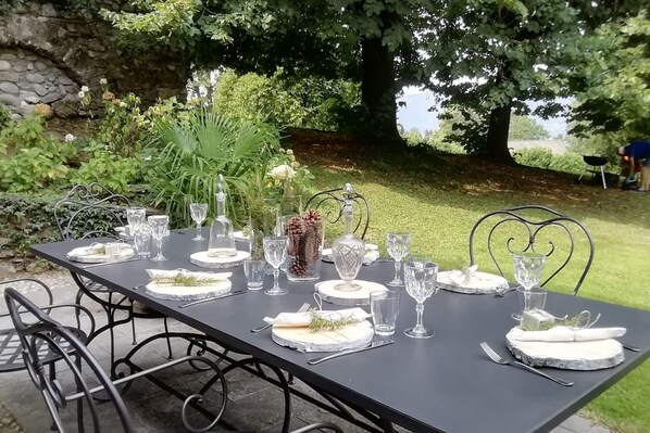Outdoor dining