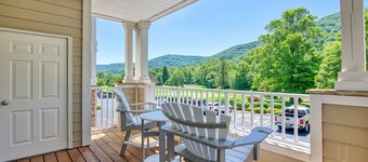 Mountain View and 8th green! 70" TV, gas fireplace, Fast WIFI,Amenities included