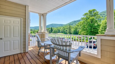 Mountain View and 8th green! 70" TV, gas fireplace, Fast WIFI,Amenities included