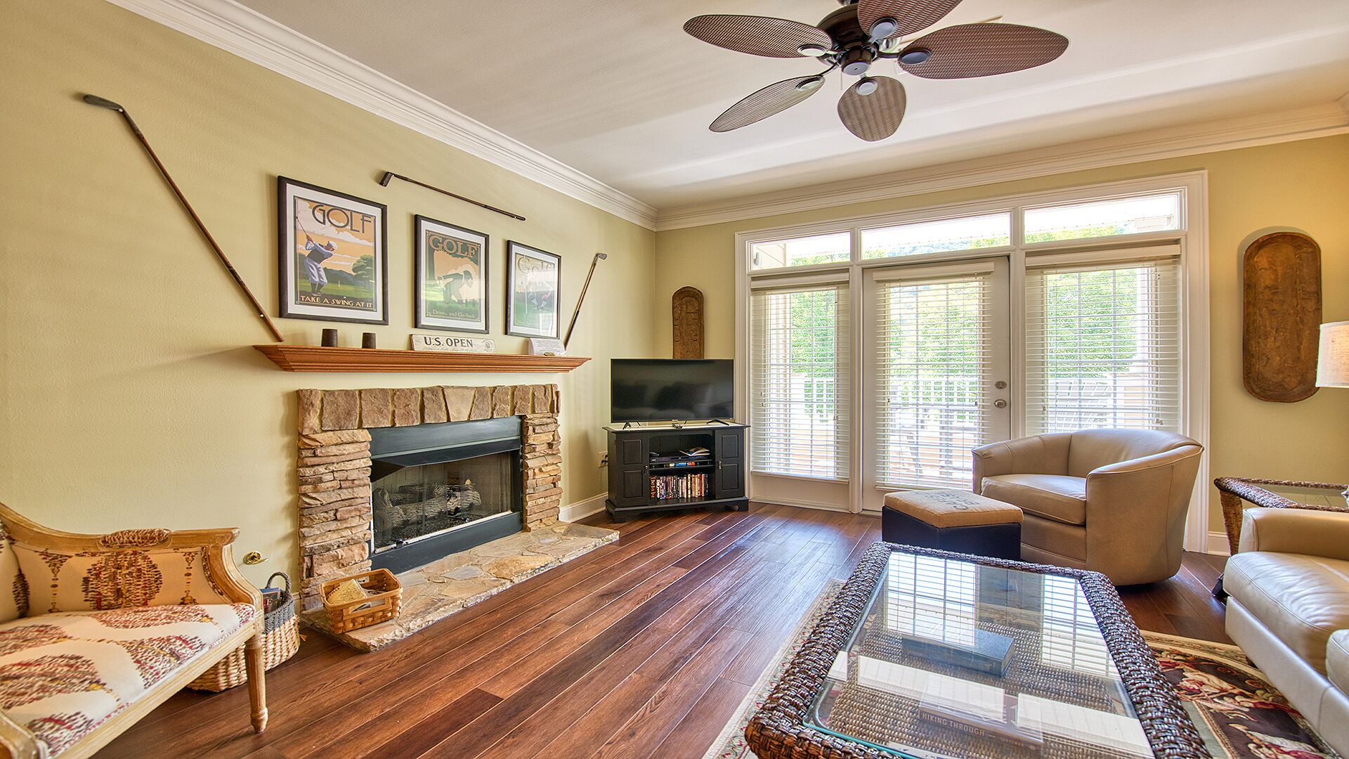 Smart TV, fireplace, Netflix, streaming services